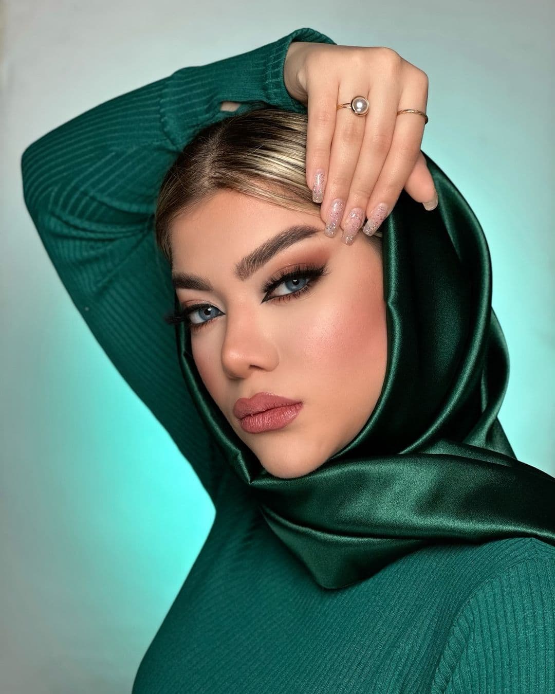 آموزشگاه مراقبت و زیبایی آینه شهر
